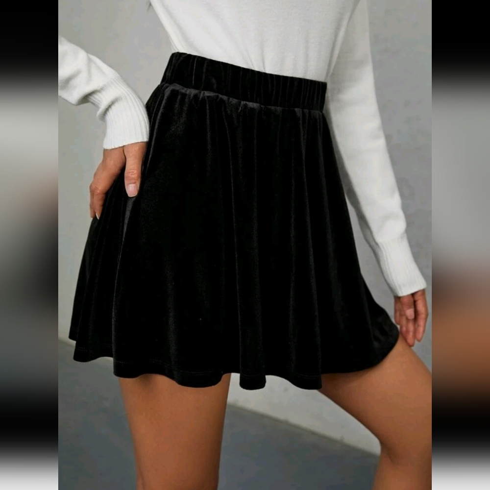 💕 Black High Waist Solid Velvet Skirt NWT - Picture 6 of 8